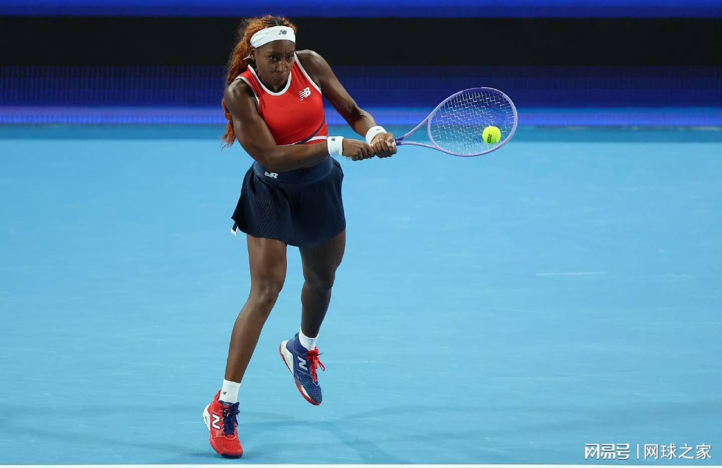 开云体育-斯瓦泰克遭高芙横扫吞下四连败黑脸离场，教练费赛特再遭网友围攻