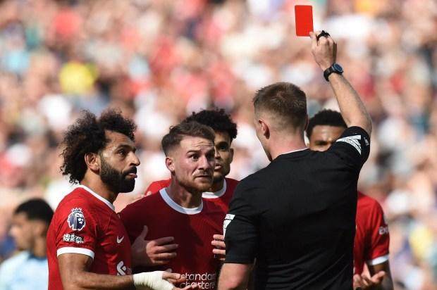 体育平台-开场丢球+窝囊红牌 利物浦逆转取胜难解中场困局