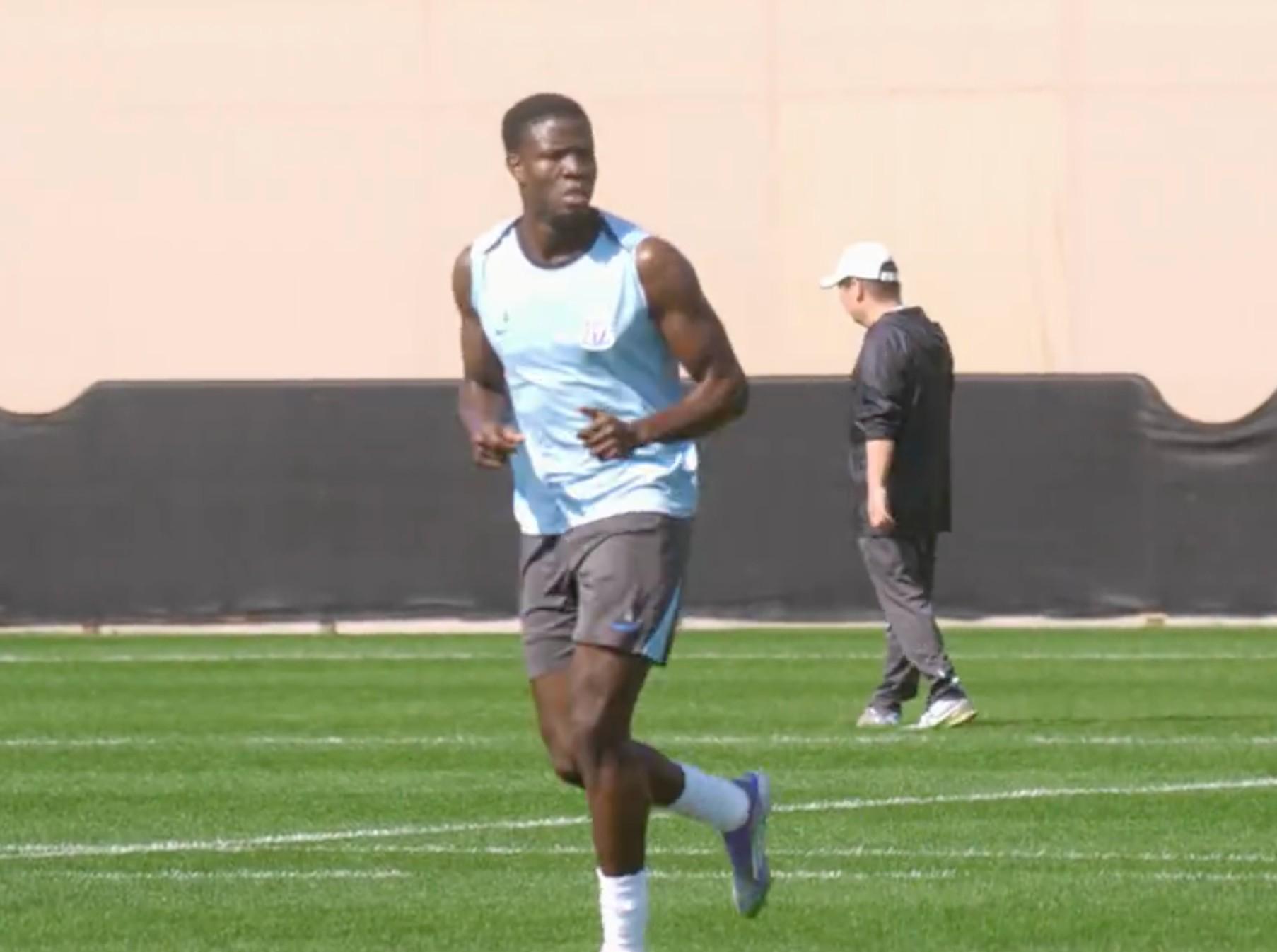 开云体育-记者：申花队员对盖伊的印象就是“壮”，在身前就是一堵墙