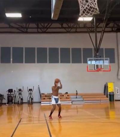 开云体育官网-勇士新惊喜？库明加苦练连进5记三分 打野球轰60分