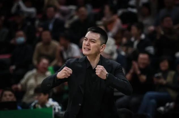 失望透顶!辽篮输青岛尴尬画面曝光 威尔斯没握手直接回更衣室