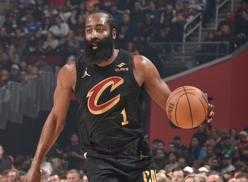 开云体育-丢联盟第一！哈登18+6+7活塞惜败骑士 阿伦伤退坎宁安16中4