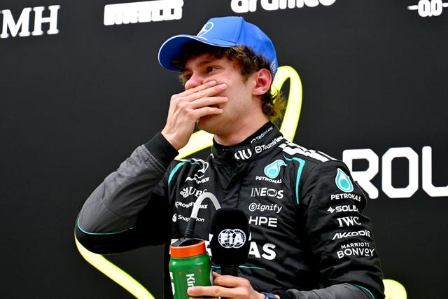 杆位出发带回胜利，19岁新星安东内利登顶F1中国大奖赛，首夺分站赛冠军|车队|文汇报|汉密尔顿|维斯塔潘|新赛季_新浪体育_新浪新闻