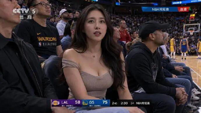 开云 体育-这才是现场摄影师该干的事！